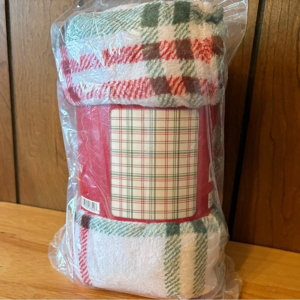 Holiday Time Christmas Plaid Plush Throw